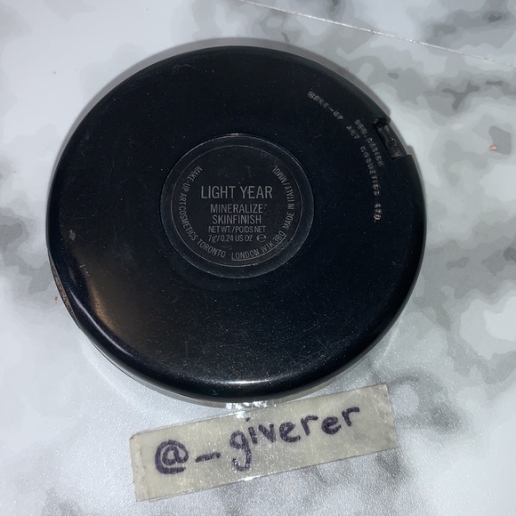 RARE LIGHT YEAR MAC MIneralized Skinfinish - Picture 9 of 15